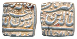 Akbar, Silver Square ½ Rupee, 5.65g, Dar-ul-Sultanat Ahmedabad Mint, Kalima type (KM 61.1)