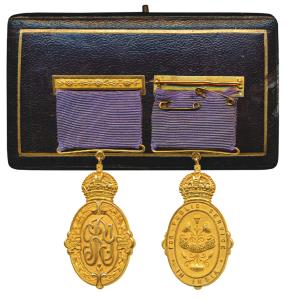 Kaiser-i-Hind Medal, George V, Gold, an oval badge surmounted by the imperial crown, the r