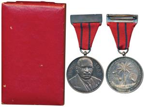 The Bombay Dyeing and Manufacturing Company Limited, Silver Medal, 1952. With suspension r