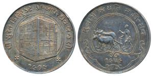 Silver Medal, 14.51g, obv. the Surat district Cooperative Bank Ltd. 1909 around the façade
