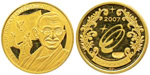 Mahatma Gandhi, 60 Years of Indian Independence Medallion, Gold 6.05g, obv. Gandhiji with 