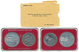 1976 Uncirculated Set, Food and Work for All, set of 2, Rupees 10 and 50. Slight graffiti 