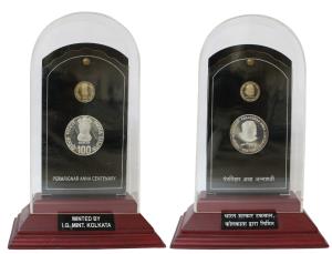 2009 V.I.P. Proof Set, Perarignar Anna Centenary, set of 2, Rupees 5 and 100 with stand. I