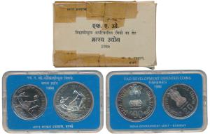 1986 Uncirculated Set, Fisheries, set of 2, Rupees 20 and 100. The outer box taped, within