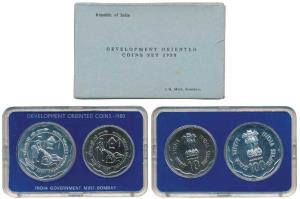 1980 Uncirculated Set, Rural Women’s Advancement, set of 2, Rupees 10 and 100. In immacula