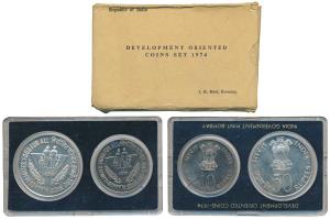 1974 Uncirculated Set, Planned Families Food For All, set of 2, Rupees 10 and 50. The oute