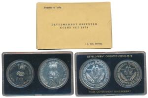 1974 Uncirculated Set, Planned Families Food For All, set of 2, Rupees 10 and 50. In immac