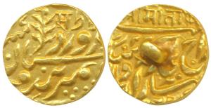 Sardar Singh, Gold ½ Mohur, 5.9g, with the name of Victoria, ‘Sa’ initial in Nagari on rev