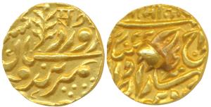 Sardar Singh, Gold ½ Mohur, 5.8g, with the name of Victoria, ‘Sa’ initial in Nagari on rev