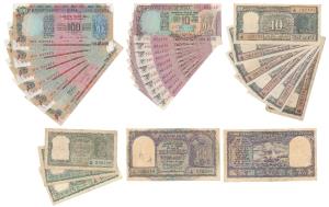 Assorted lot, Rupees 2, Rupees 5 (2), Rupees 10 (17) and Rupees 100 (6), various signature
