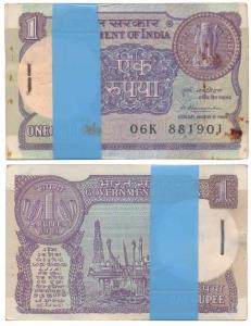 Rupee 1 Bundle, 1981, signed M. Narsimhan. Rubber residue on the first note, Extremely Fin