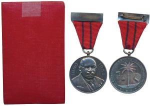 The Bombay Dyeing and Manufacturing Company Limited, Silver medal, bust of the Bombay Dyei