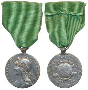 France, Colonial War Medal (also awarded in India) Silvered Bronze, World War II, obv. lib