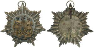 British Private badge, obv. coat of arms, rev. name and address of the manufacturer in Lon