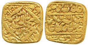 Akbar, Gold Token, 13.7g, stylization that of a square Gold Mohur of Urdu Zafar Qarin Mint