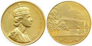 Elizabeth II, Gold Gilt Bronze Medal, crowned June 2nd 1953, obv. bust of the ruler to rig