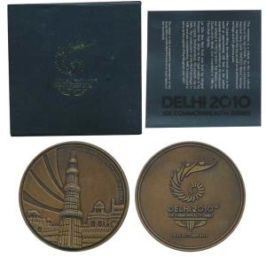 XIX Commonwealth Games, Bronze Medal, obv. Qutub Minar with the Red Fort on the background