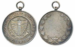Government College Lahore, Silver Medal, 24.51g, obv. logo of the college in center with m