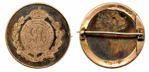 Sweetheart Brooch, George V, Gold, 3.66g, monogram of the king within a wreath and Royal E
