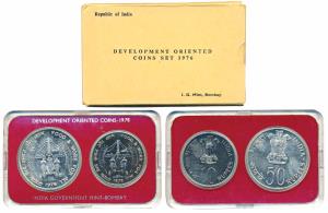 1976 Uncirculated Set, Food and Work for All, set of 2, Rupees 10 and 50. In immaculate co