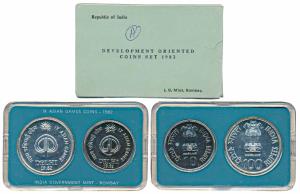 1982 Uncirculated Set, IX Asian Games Delhi, set of 2, Rupees 10 and 100. In near immacula