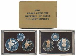 1982 Proof Set, National Integration, set of 2, Rupees 10 and 100. In superb immaculate co