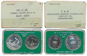 1986 Uncirculated Set, Fisheries, set of 2, Rupees 20 and 100. The outer box weak and tape