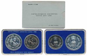 1980 Uncirculated Set, Rural Women’s Advancement, set of 2, Rupees 10 and 100. In immacula
