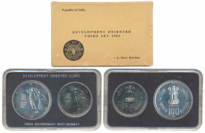 1981 Uncirculated Set, World Food Day, set of 2, Rupees 10 and 100. In immaculate conditio
