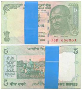 Rupees 5 Bundle, 2009, signed D. Subbarao, starting with serial number 666001. Uncirculate