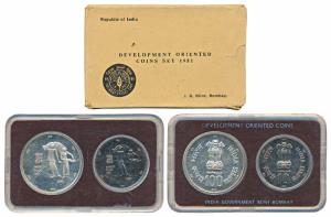 1981 Uncirculated Set, World Food Day, set of 2, Rupees 10 and 100. In immaculate conditio