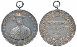 Jawahar, Silver Medal, 17.87g, Maharaja Yeshwantrao Mukne, obv. bust of the ruler looking 