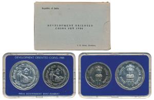 1980 Uncirculated Set, Rural Women’s Advancement, set of 2, Rupees 10 and 100. In immacula
