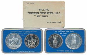 1987 Uncirculated Set, Small Farmers, set of 2, Rupees 20 and 100. In immaculate condition