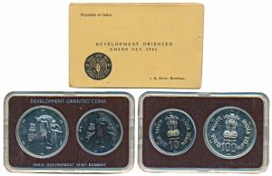 1981 Uncirculated Set, World Food Day, set of 2, Rupees 10 and 100. In immaculate conditio