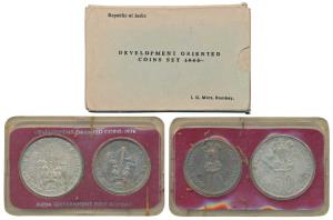 1976 Uncirculated Set, Food and Work for All, set of 2, Rupees 10 and 50. Inner case disco