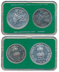 1982 Uncirculated Set, National Integration, set of 2, Rupees 10 and 100. Without outer co