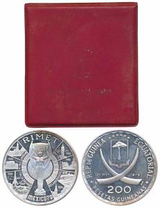 Equatorial Guinea, Silver 200 Pesetas, 40g, World Soccer Championship in Mexico, crossed t