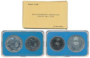 1975 Uncirculated Set, Equality Development and Peace, set of 2, Rupees 10 and 50. In near