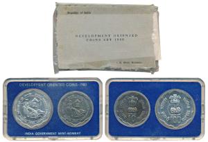 1980 Uncirculated Set, Rural Women’s Advancement, set of 2, Rupees 10 and 100. Within orig