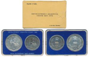 1976 Uncirculated Set, Food and Work for All, set of 2, Rupees 10 and 50. In near immacula
