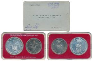 1980 Uncirculated Set, Rural Women’s Advancement, set of 2, Rupees 10 and 100. Within orig