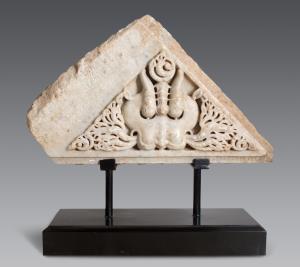 Although the kirtimukha motif is by no means limited to Jain architectural contexts, it se
