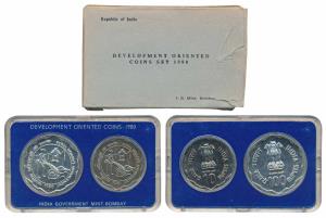 1980 Uncirculated Set, Rural Women’s Advancement, set of 2, Rupees 10 and 100. Within orig