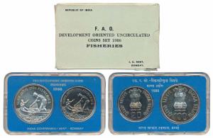 1986 Uncirculated Set, Fisheries, set of 2, Rupees 20 and 100. In immaculate condition, wi