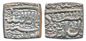 Akbar, Silver Square Rupee, 11.08g, mint name off flan, stylization that of Dar-ul-Sultana