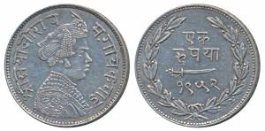 Sayaji Rao III, Silver Rupee, 11.35g, Small flan, VS 1952, (KM Y36a). Extremely Fine, Rare