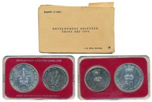 1976 Uncirculated Set, Food and Work for All, set of 2, Rupees 10 and 50. Within original 