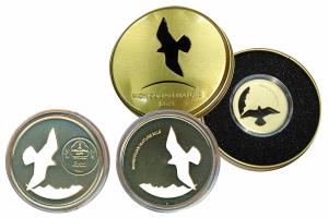 Mongolia, Silver 500 Togrog, 38.61g, 2015, Saker Falcon, obv. Gilded Silver (.925). Emblem