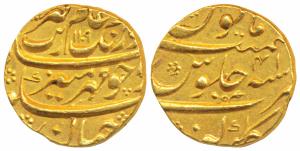 Aurangzeb, Gold Mohur, 10.95g. Gulbarga Mint, AH 1109/41 (KM 315.19). Extremely Fine, Rare